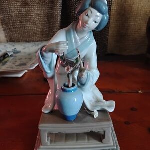 Lladro 4840 Oriental Girl Handmade Figurine